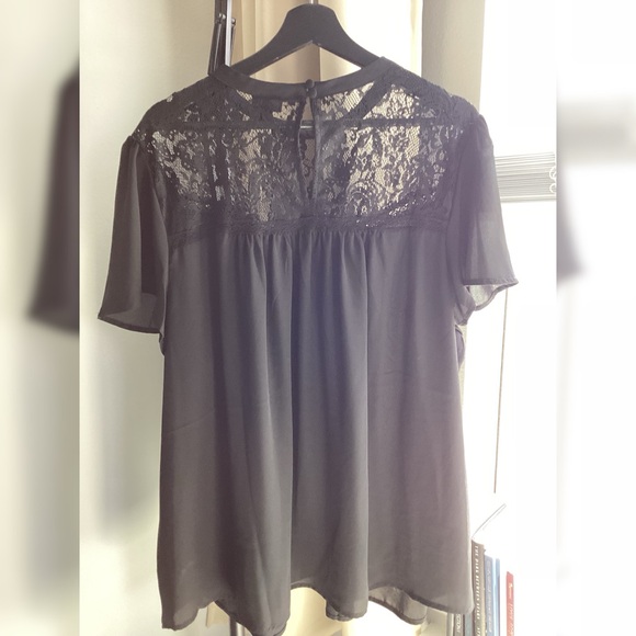 Like New Torrid 3X Georgette Lace Yoke Flutter Sleeve Top~Deep Black~Plus Blouse - Picture 3 of 14